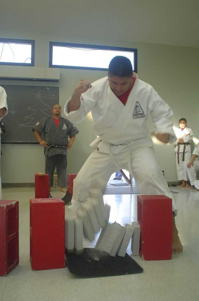 2008Breaking-005