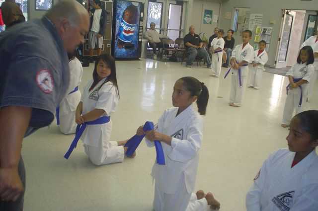 blueBeltPromotion200904-011